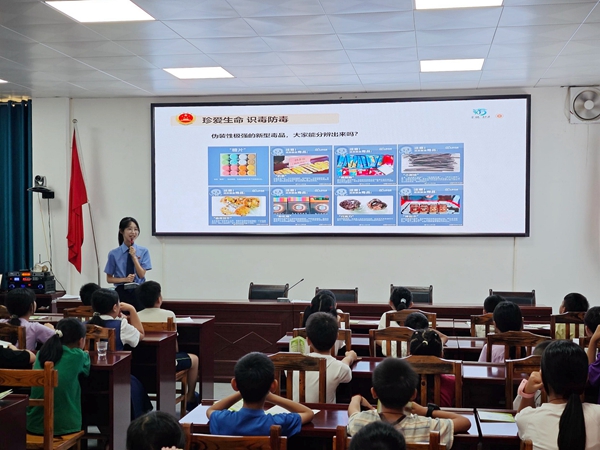 ������δ������»�δ���커ͯ�ģ�ƽ��һ�ģ��������߽�������չ���ڶ�ͯ�ذ�����